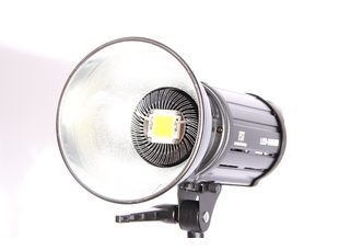 Осветитель FST EF-100R LED 5500 К светодиодный с пультом ДУ