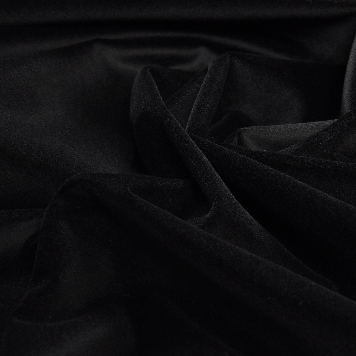 Темные плотно стоящие. Черная ткань. Бархатная ткань черная. Черный бархат ткань. Черный велюр ткань.